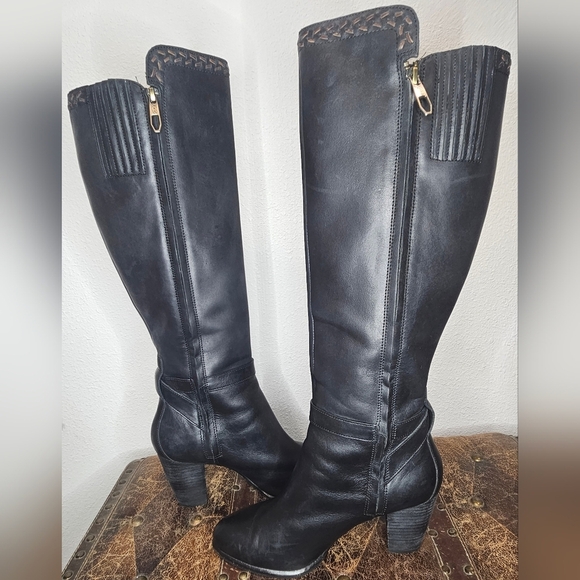 UGG Claudine Tall Boots 8 - Picture 4 of 8